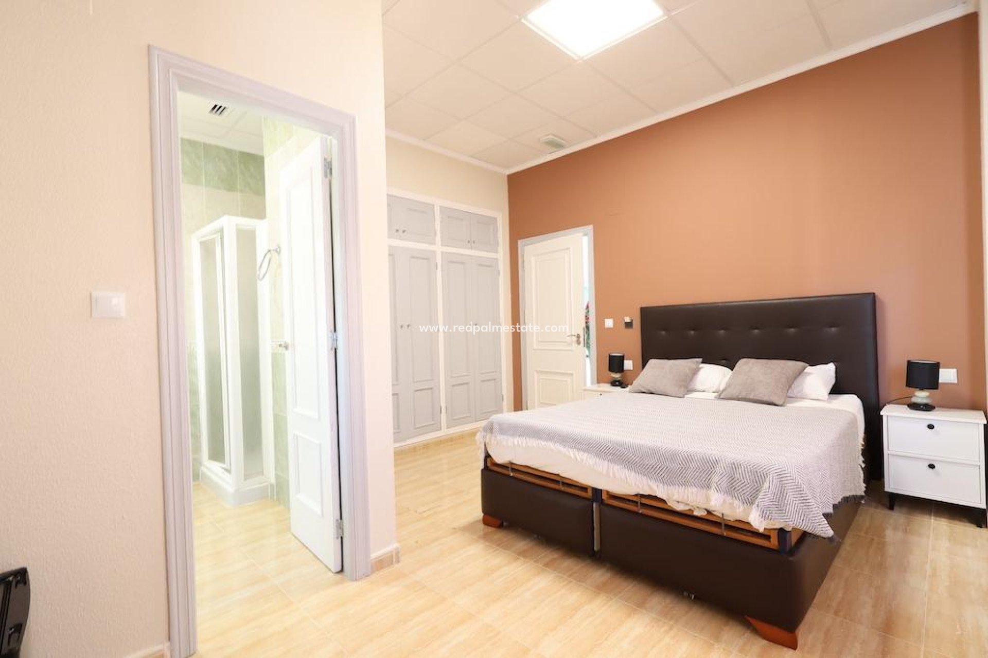 Återförsäljning - Företag -
San Miguel de Salinas - Urbanizaciones