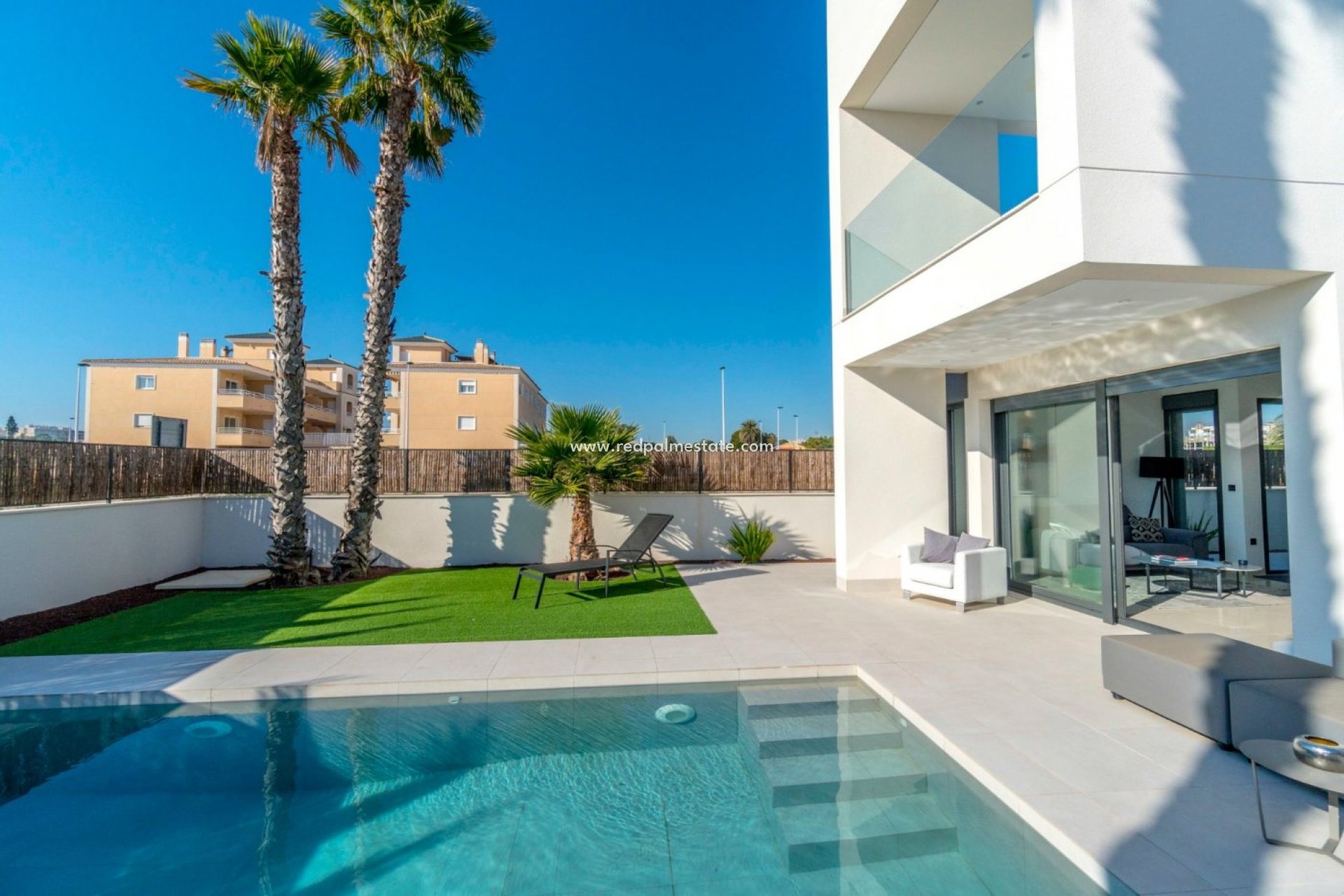 Återförsäljning - Fristående villa -
La Marina - Costa Blanca