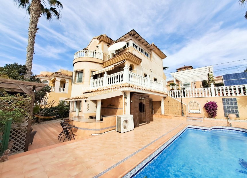 Återförsäljning - Fristående villa -
Orihuela Costa - Altos de Campoamor