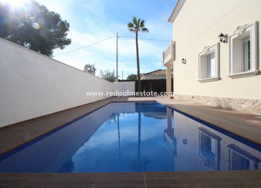 Återförsäljning - Fristående villa -
Orihuela Costa - Cabo Roig