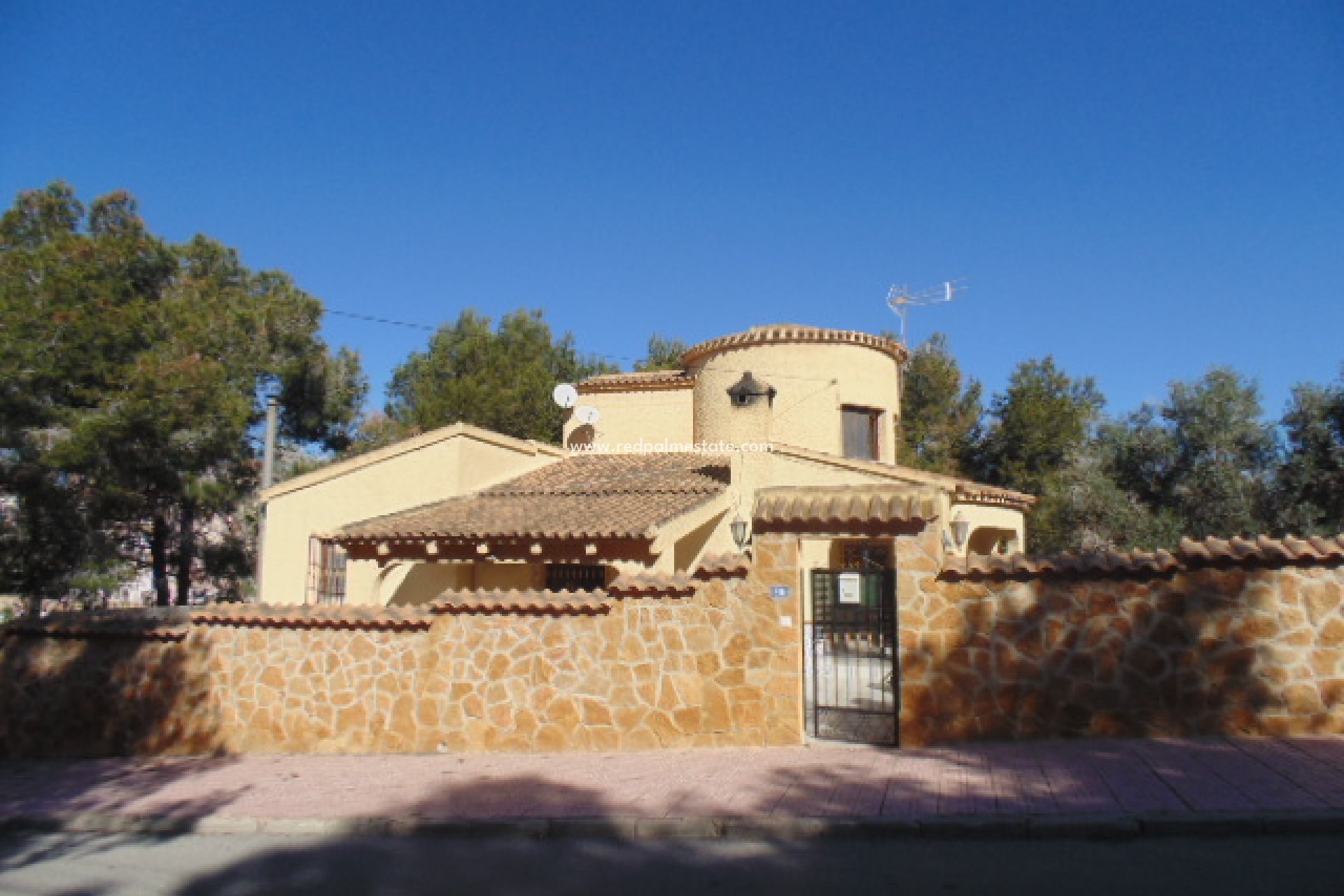 Återförsäljning - Fristående villa -
Orihuela Costa - Calle Los Pirineos