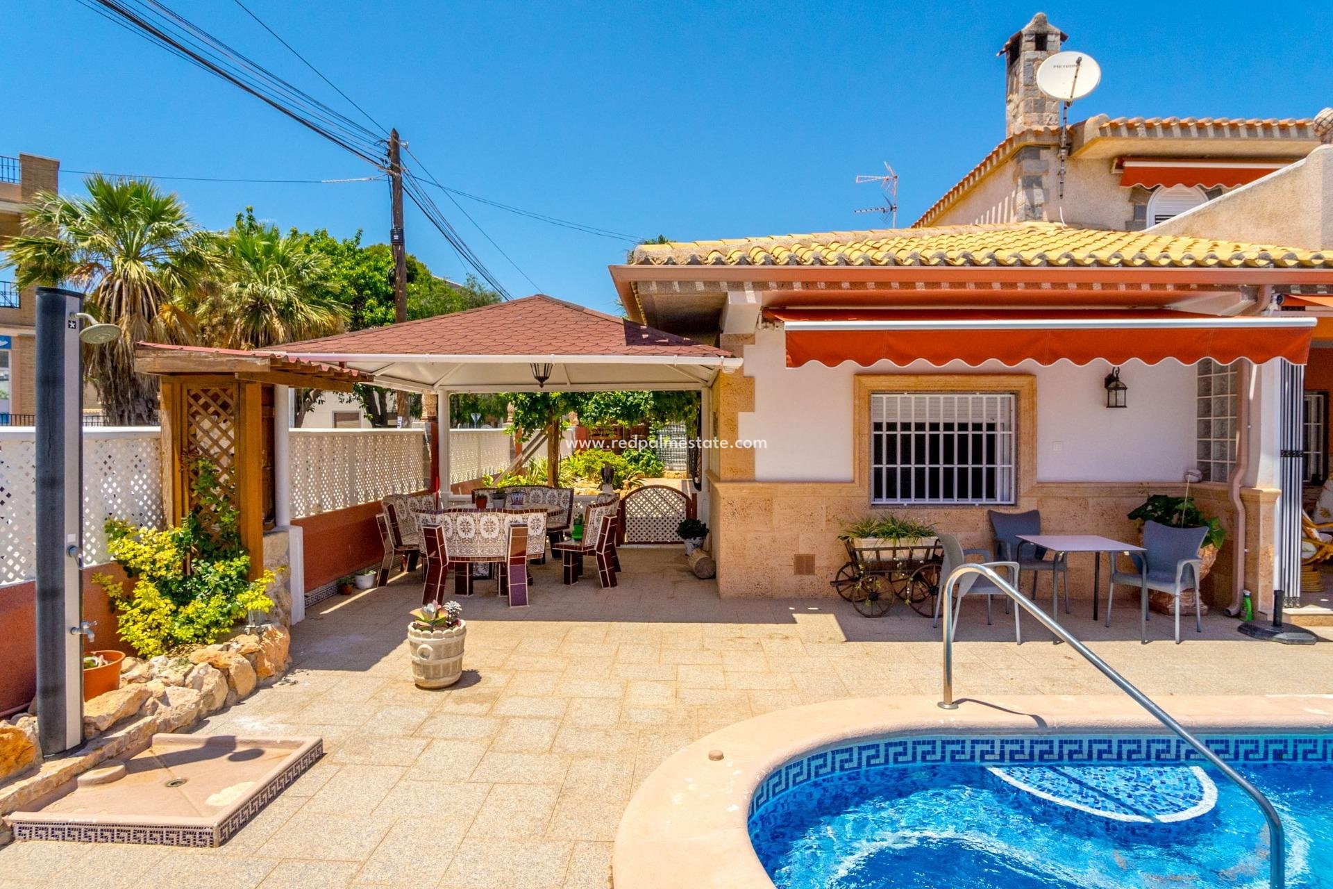 Återförsäljning - Fristående villa -
Orihuela Costa - Campoamor