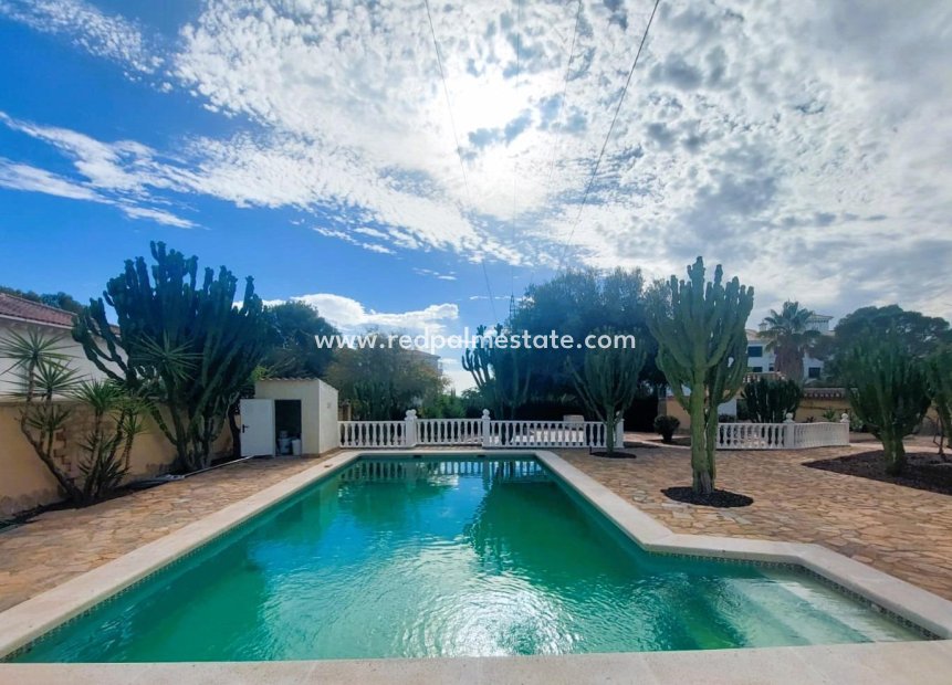 Återförsäljning - Fristående villa -
Orihuela Costa - Costa Blanca