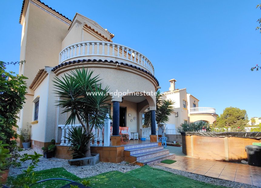 Återförsäljning - Fristående villa -
Orihuela Costa - Costa Blanca