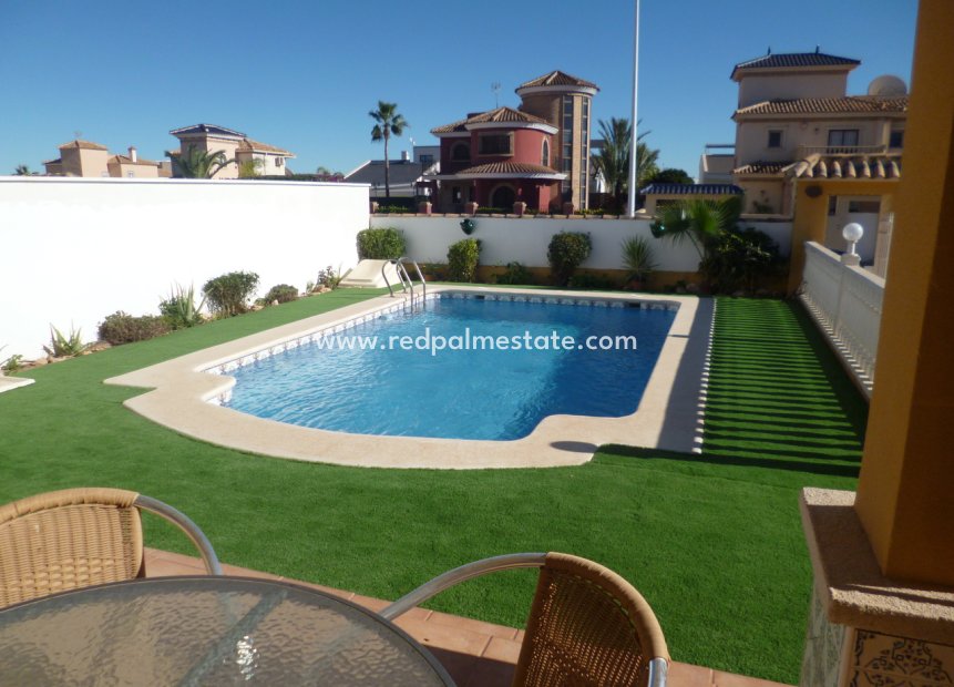 Återförsäljning - Fristående villa -
Orihuela Costa - Costa Blanca