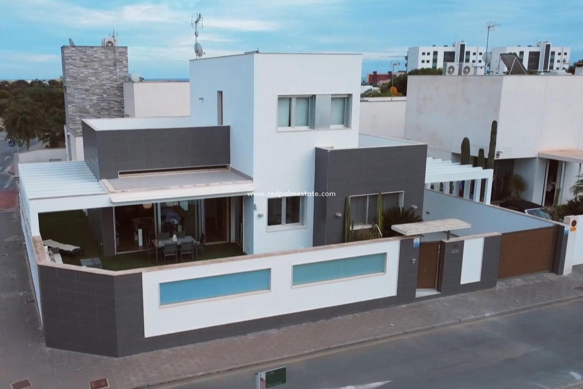 Återförsäljning - Fristående villa -
Orihuela Costa - Costa Blanca