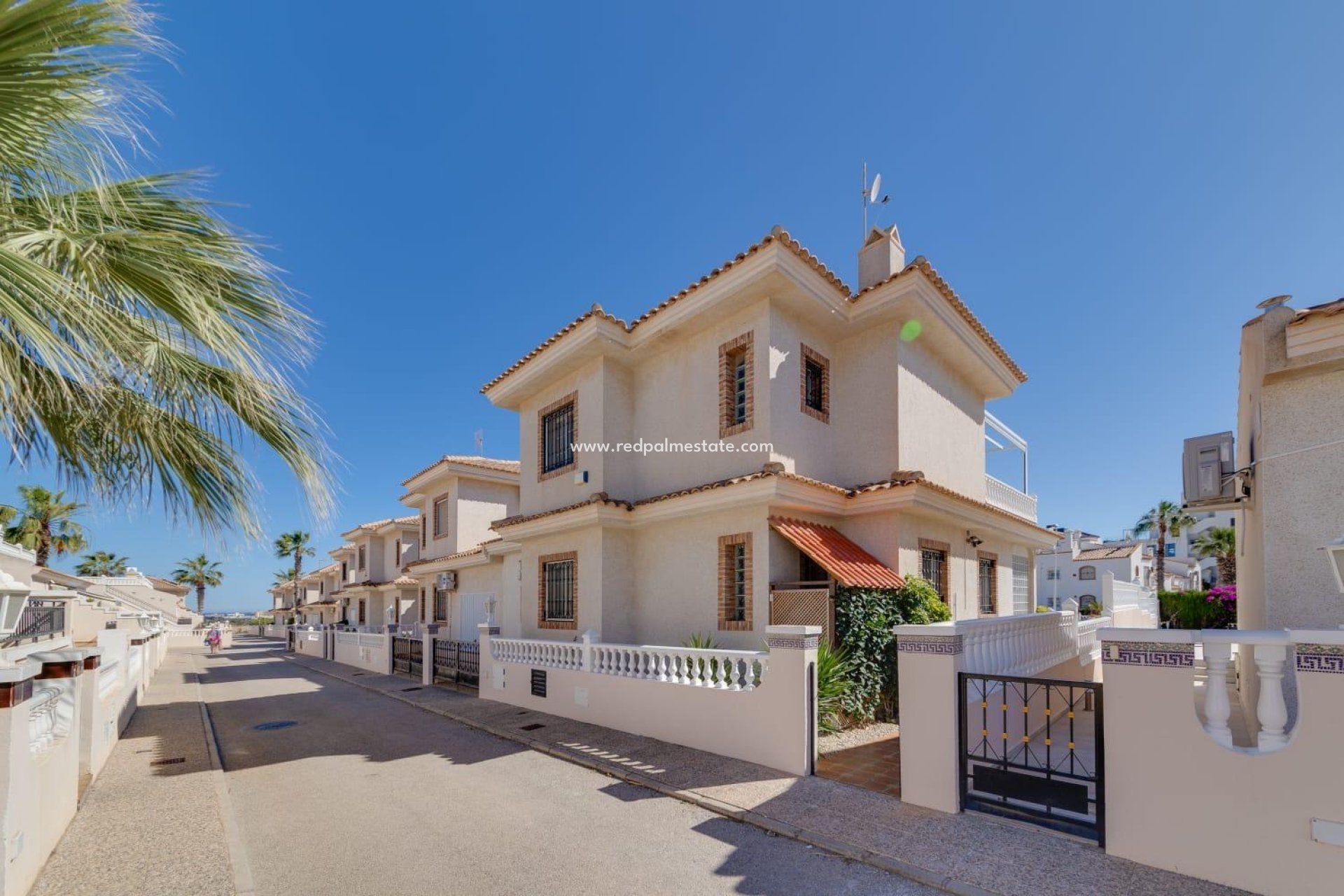 Återförsäljning - Fristående villa -
Orihuela Costa - Costa Blanca