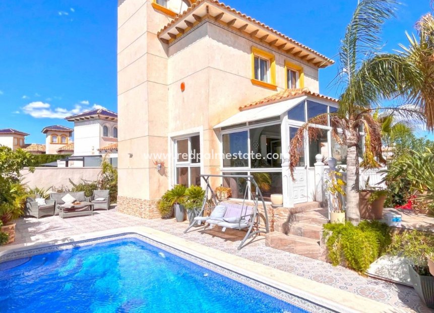 Återförsäljning - Fristående villa -
Orihuela Costa - Costa Blanca