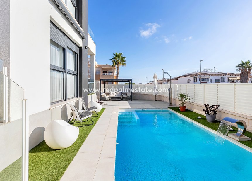 Återförsäljning - Fristående villa -
Orihuela Costa - Costa Blanca