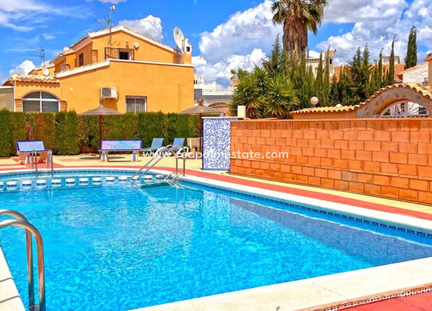 Återförsäljning - Fristående villa -
Orihuela Costa - Costa Blanca