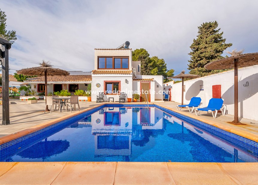 Återförsäljning - Fristående villa -
Orihuela Costa - Costa Blanca