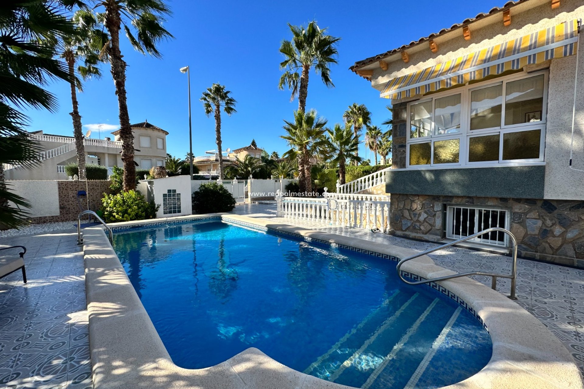 Återförsäljning - Fristående villa -
Orihuela Costa - Inland