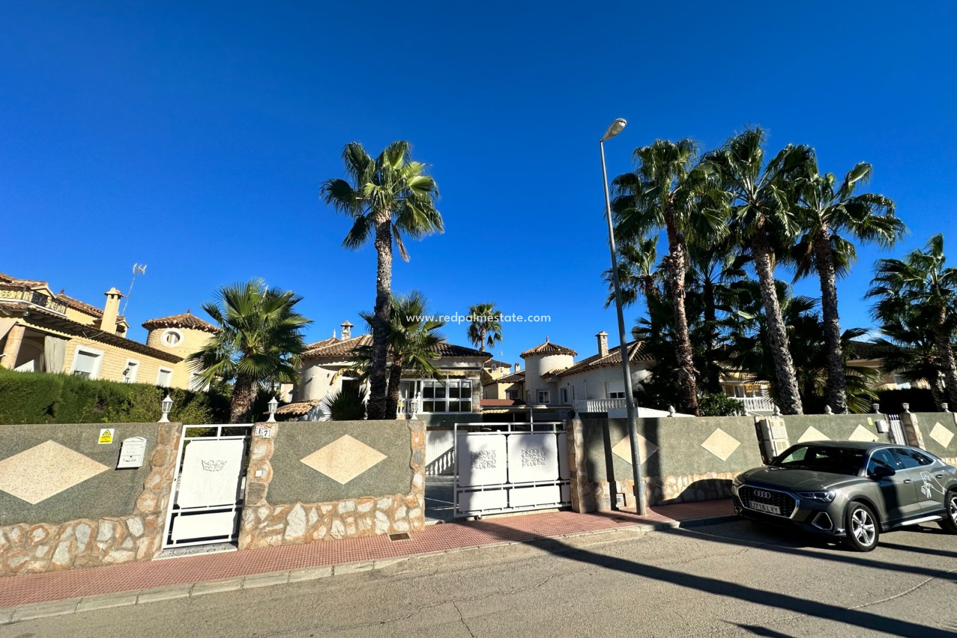 Återförsäljning - Fristående villa -
Orihuela Costa - Inland