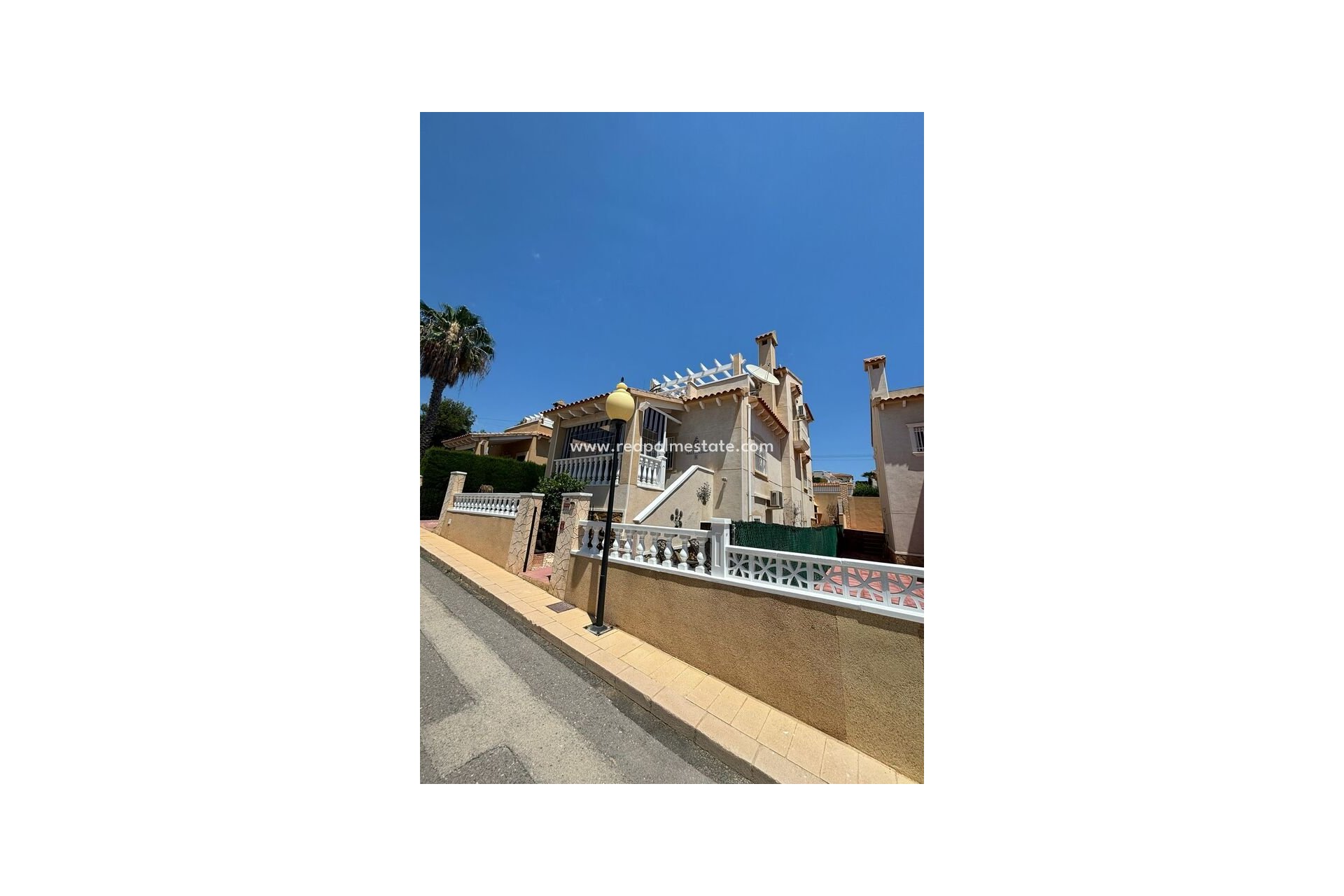 Återförsäljning - Fristående villa -
Orihuela Costa - Inland