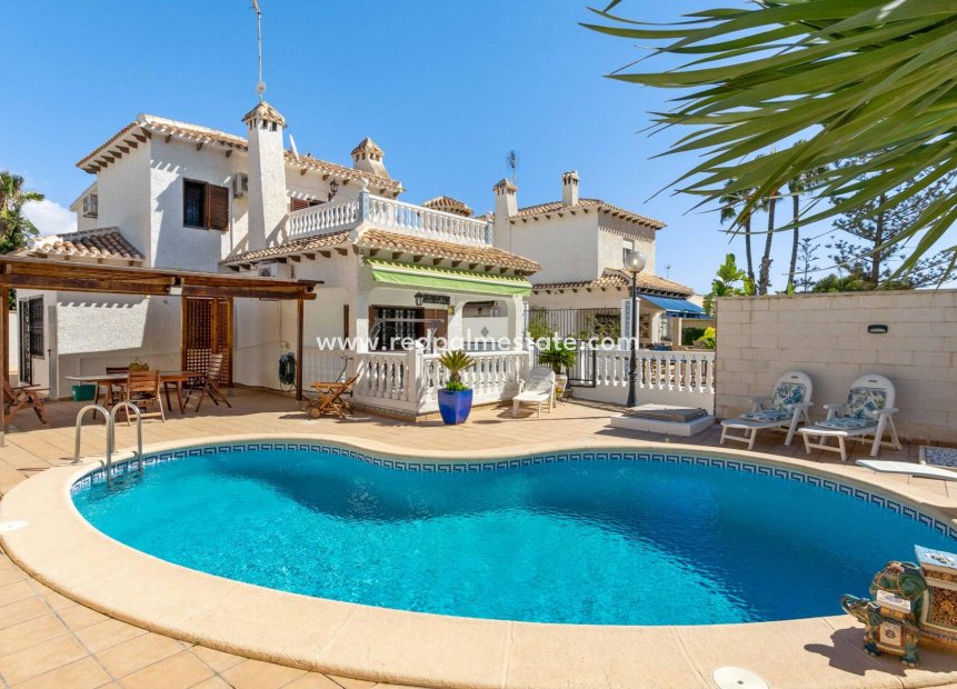 Återförsäljning - Fristående villa -
Orihuela Costa - La Zenia