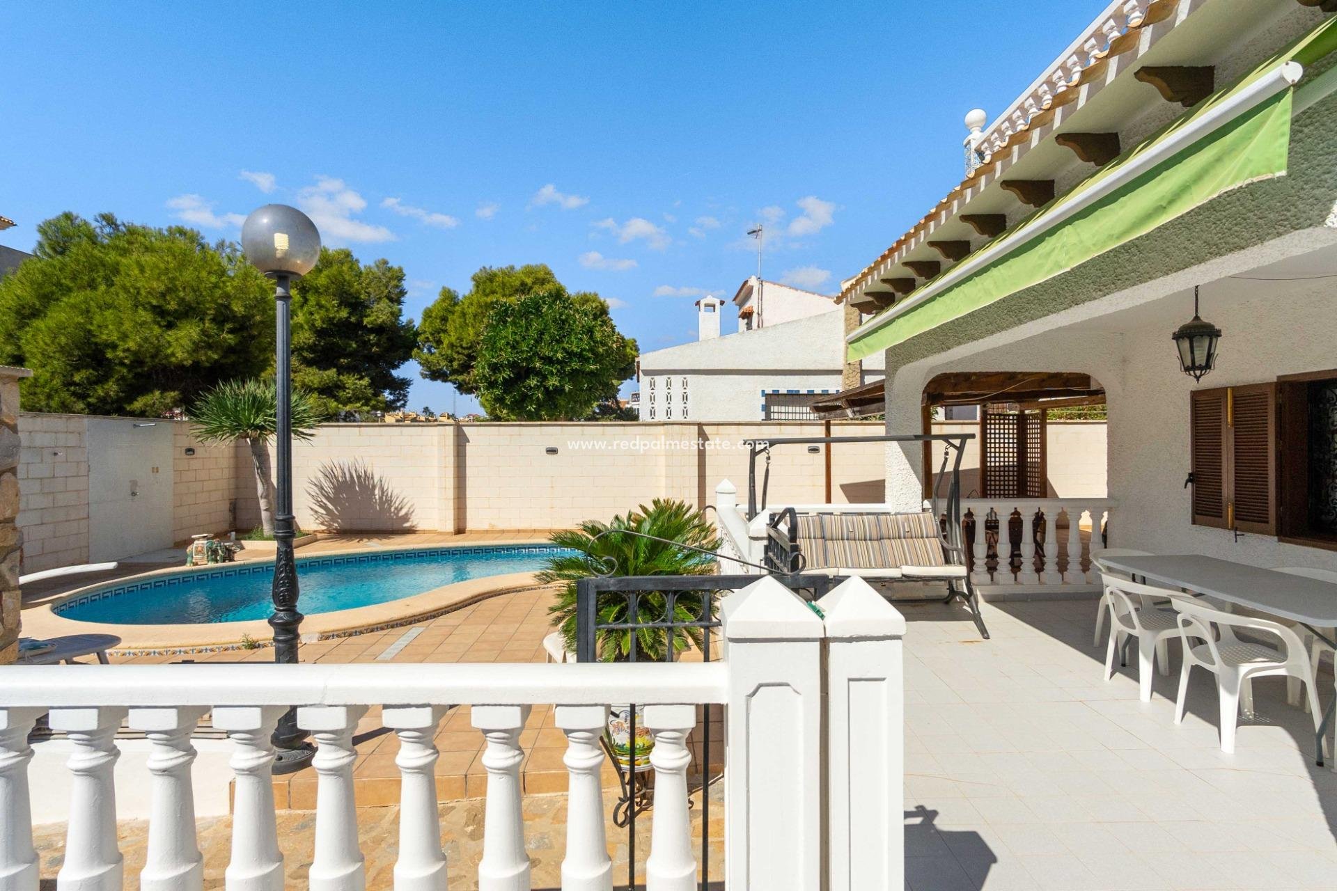 Återförsäljning - Fristående villa -
Orihuela Costa - La Zenia