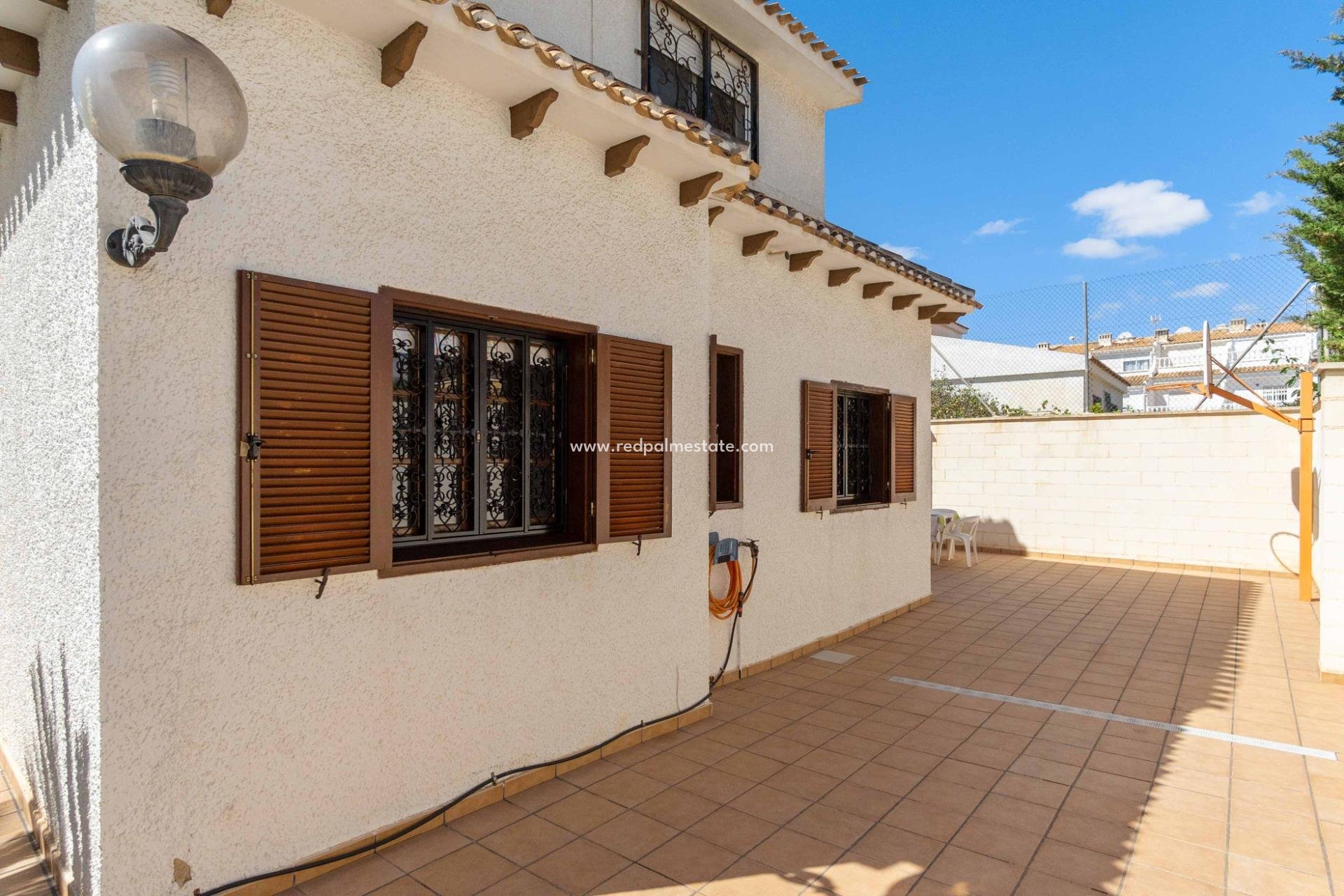 Återförsäljning - Fristående villa -
Orihuela Costa - La Zenia