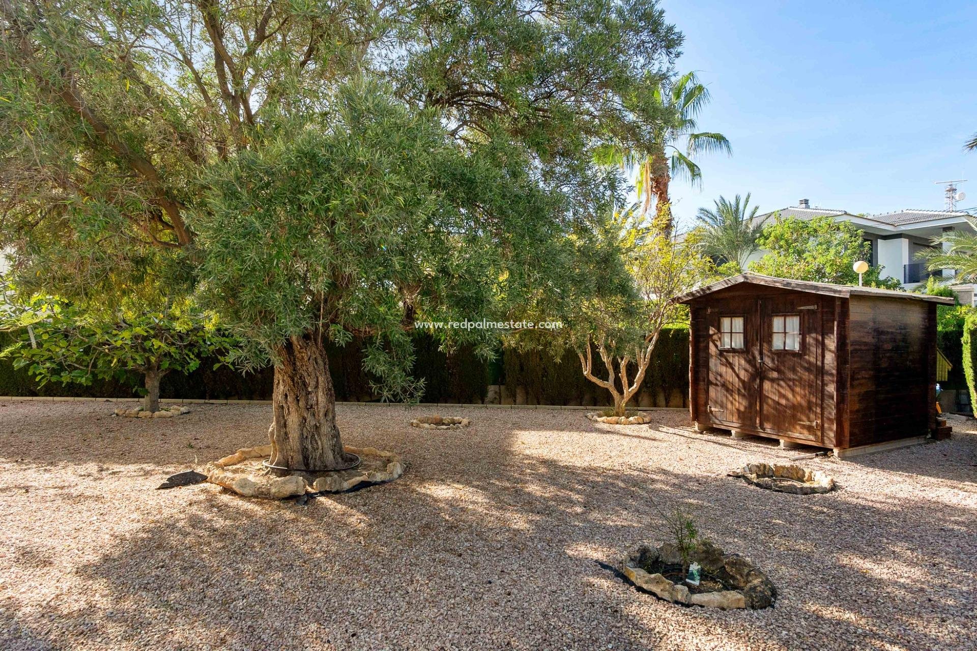 Återförsäljning - Fristående villa -
Orihuela Costa - MUY CERCA DE LA PLAYA