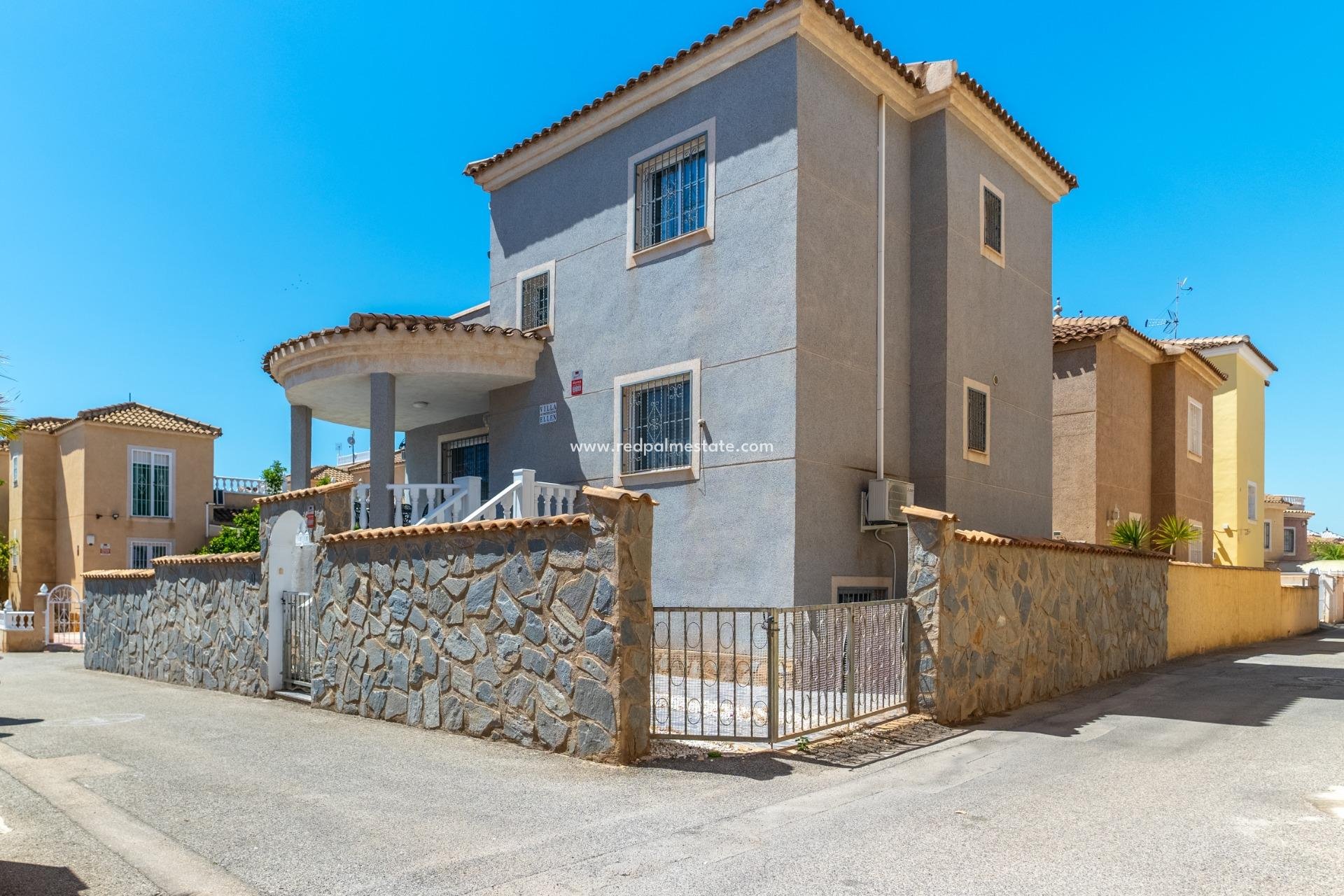 Återförsäljning - Fristående villa -
Orihuela Costa - Playa Flamenca