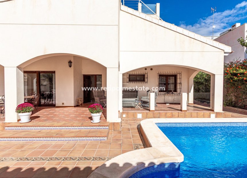 Återförsäljning - Fristående villa -
Orihuela Costa - Punta Prima