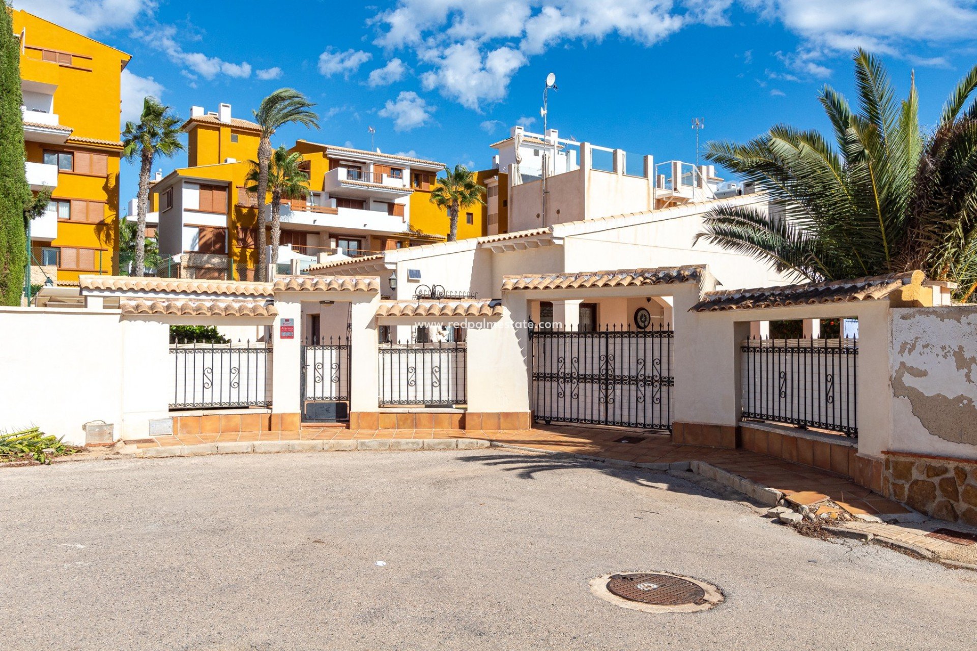 Återförsäljning - Fristående villa -
Orihuela Costa - Punta Prima