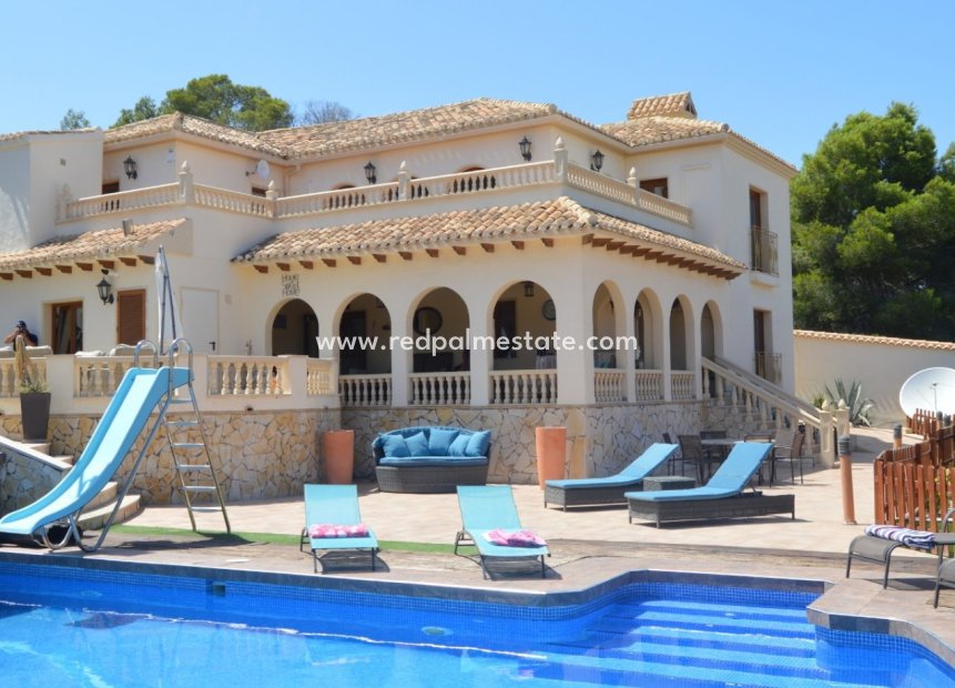 Återförsäljning - Fristående villa -
Orihuela Costa - Villamartín