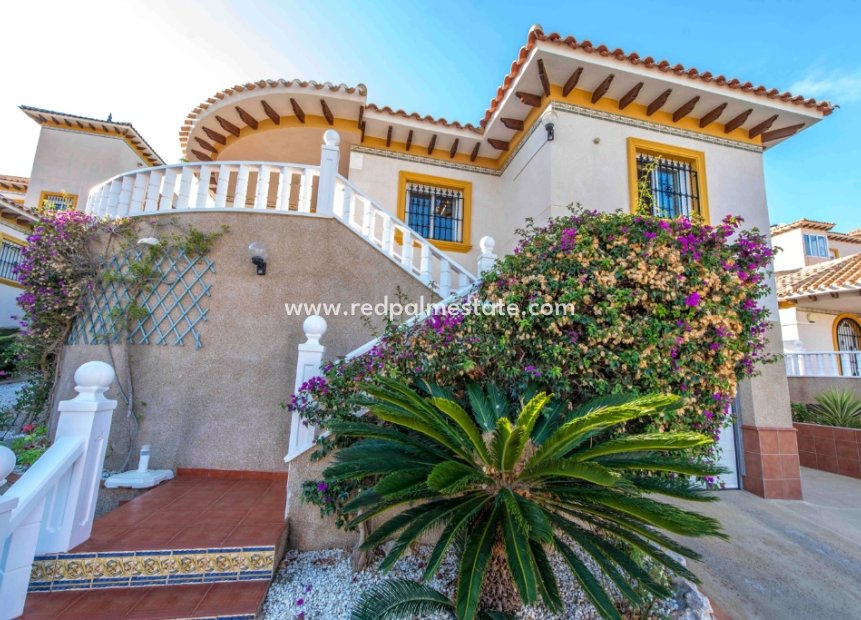 Återförsäljning - Fristående villa -
Orihuela Costa - Villamartín