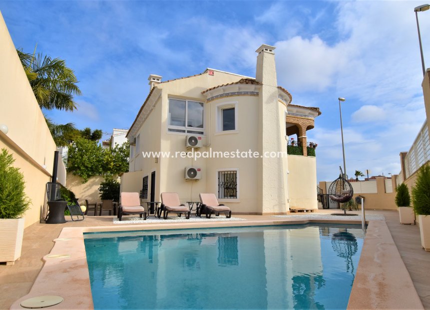 Återförsäljning - Fristående villa -
Orihuela Costa