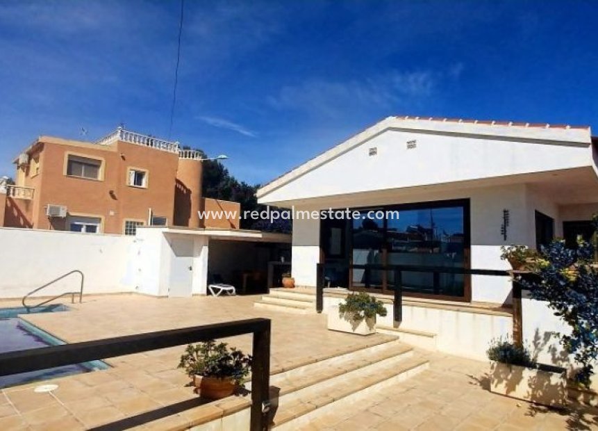 Återförsäljning - Fristående villa -
Pilar de la Horadada - Costa Blanca