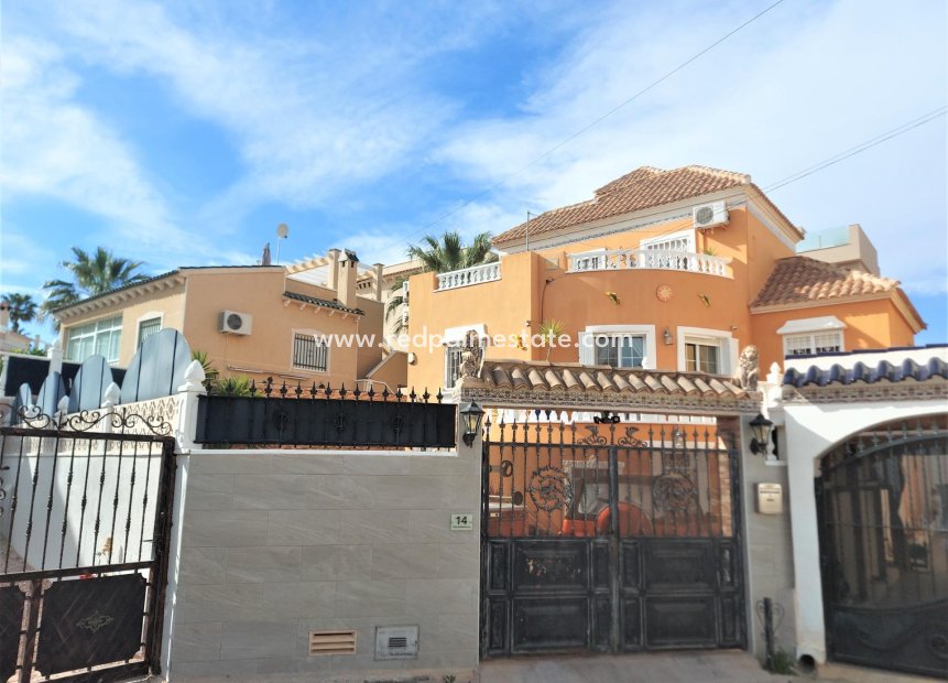 Återförsäljning - Fristående villa -
San Miguel de Salinas - Blue Lagoon