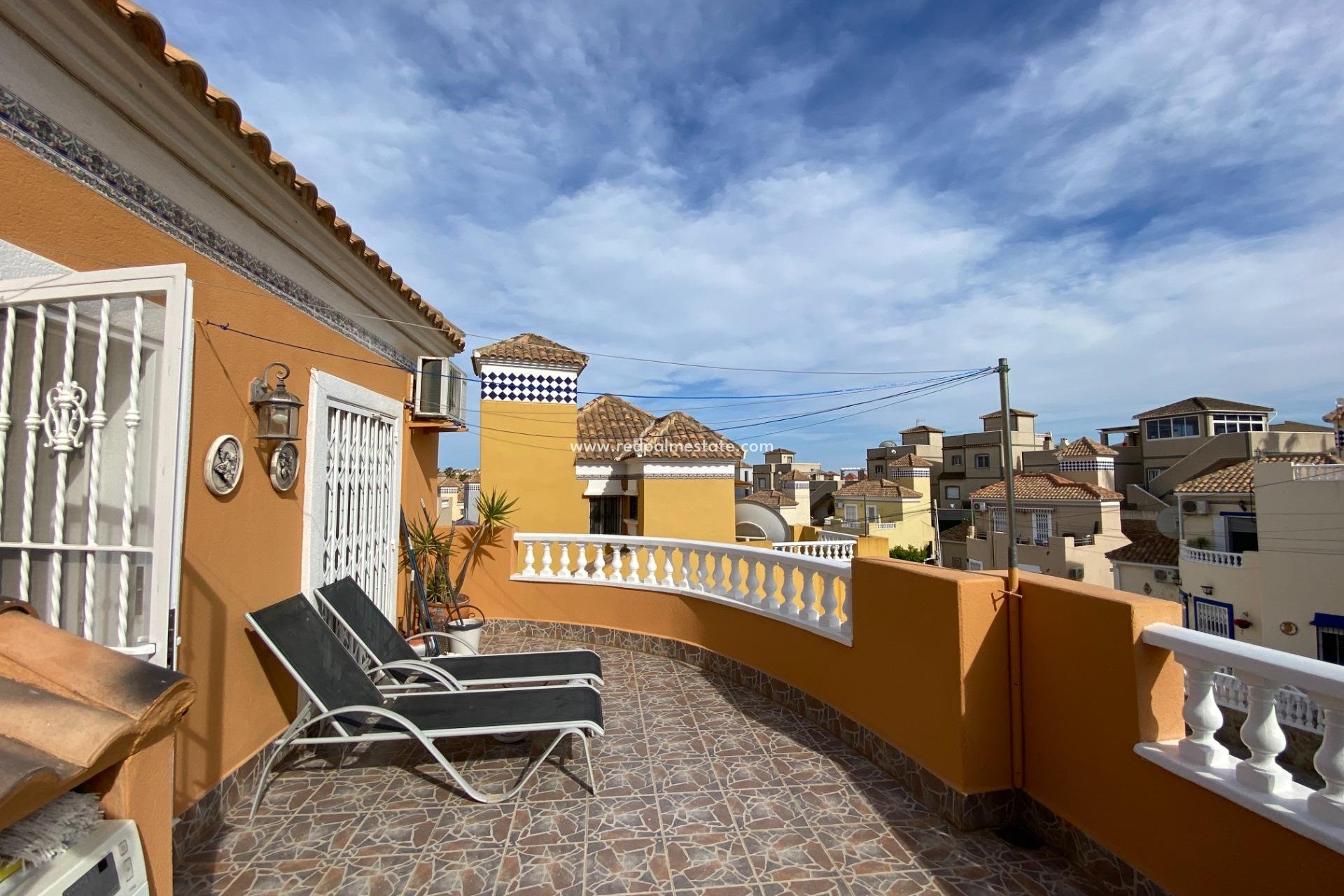 Återförsäljning - Fristående villa -
San Miguel de Salinas - Blue Lagoon