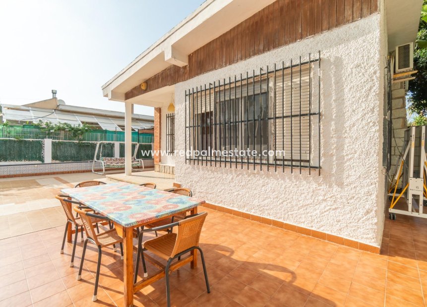 Återförsäljning - Fristående villa -
Torrevieja - Aguas nuevas 1