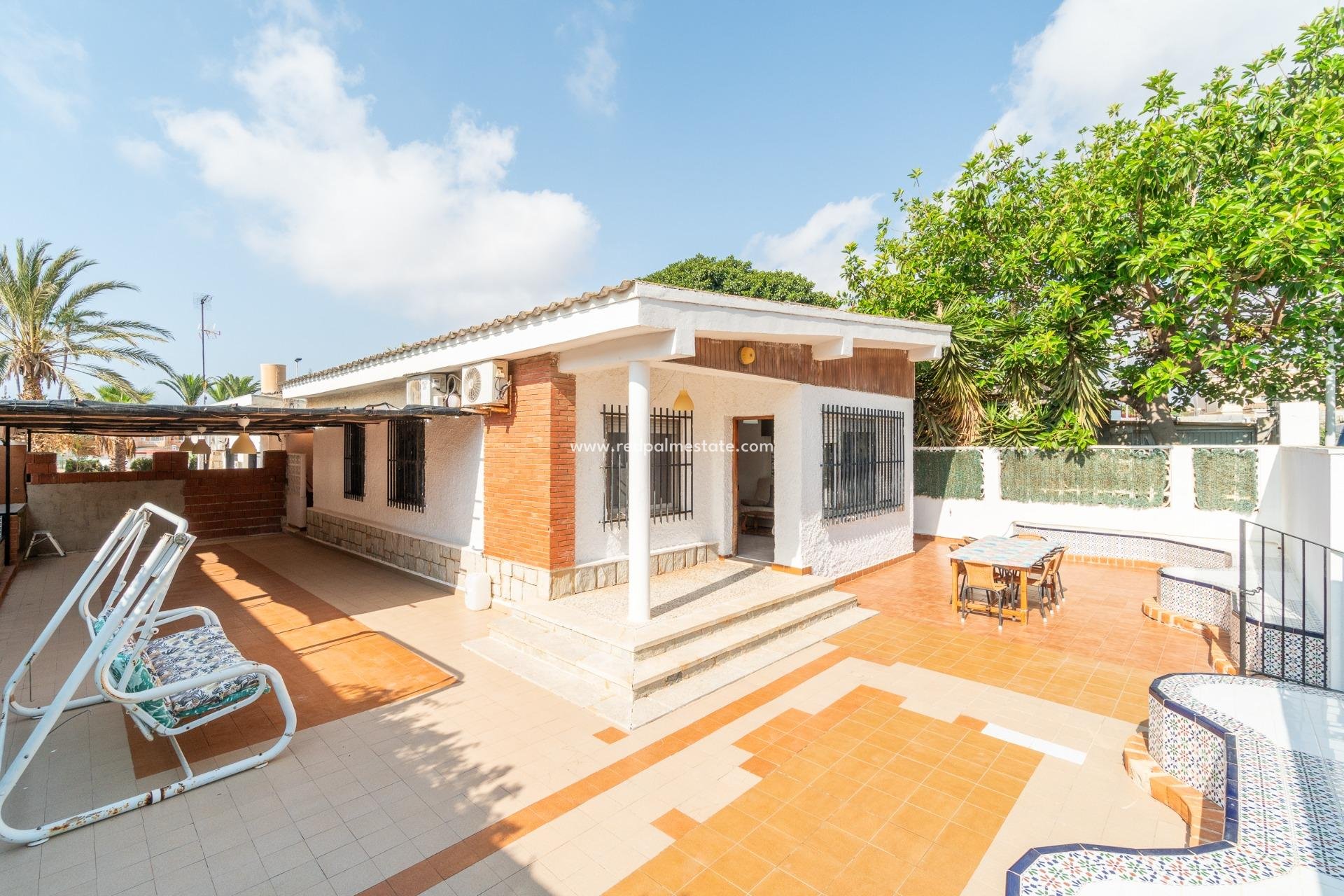 Återförsäljning - Fristående villa -
Torrevieja - Aguas nuevas 1