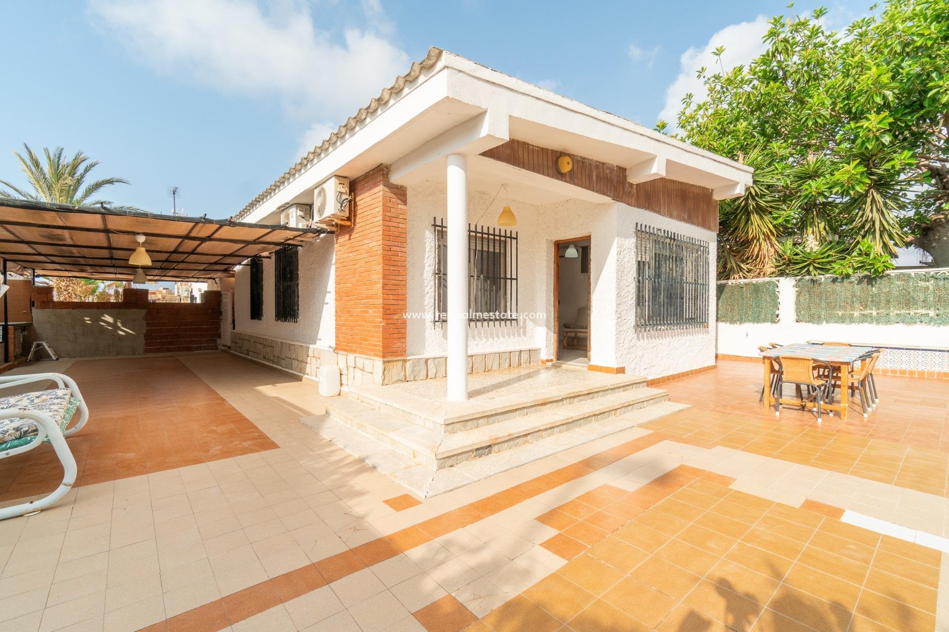 Återförsäljning - Fristående villa -
Torrevieja - Aguas nuevas 1