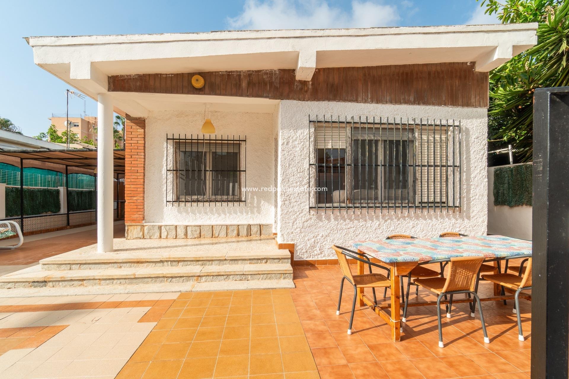 Återförsäljning - Fristående villa -
Torrevieja - Aguas nuevas 1