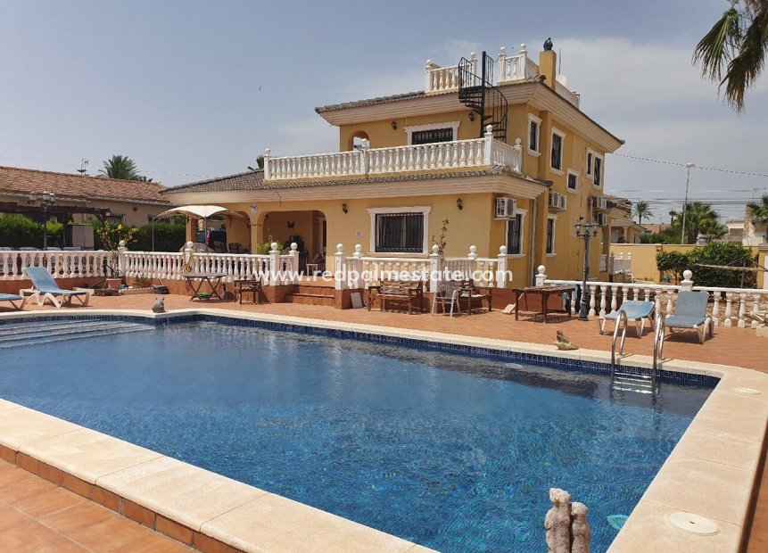 Återförsäljning - Fristående villa -
Torrevieja - Costa Blanca