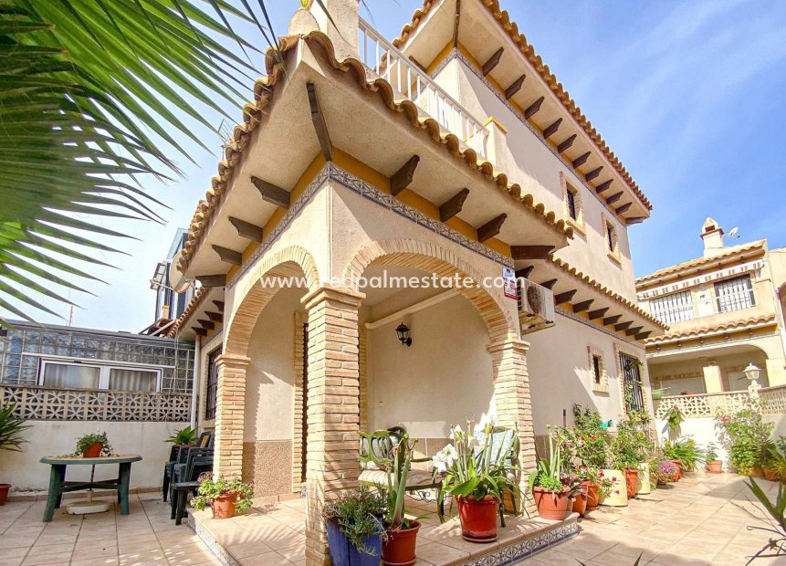 Återförsäljning - Fristående villa -
Torrevieja - Las calas