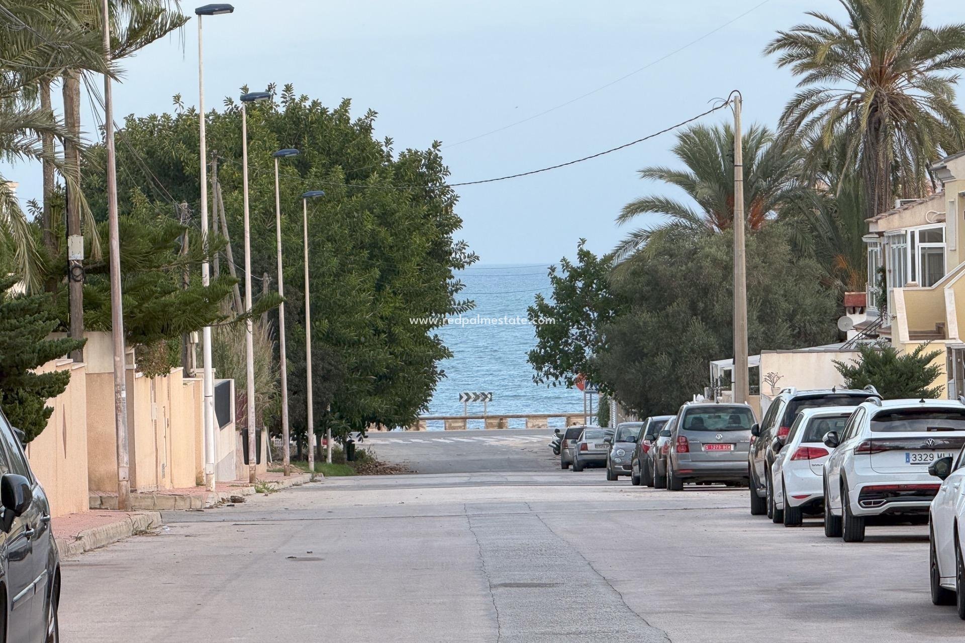 Återförsäljning - Fristående villa -
Torrevieja - Las calas