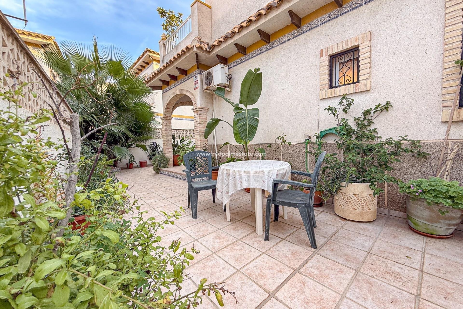 Återförsäljning - Fristående villa -
Torrevieja - Las calas