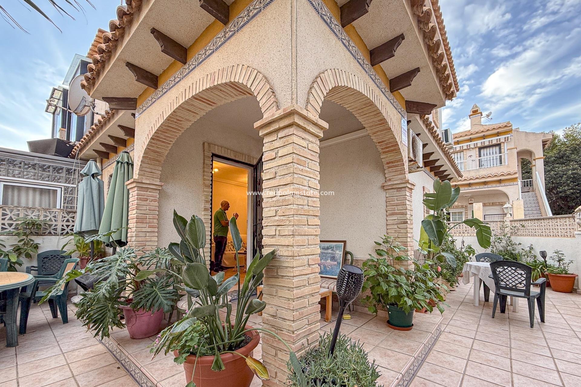 Återförsäljning - Fristående villa -
Torrevieja - Las calas