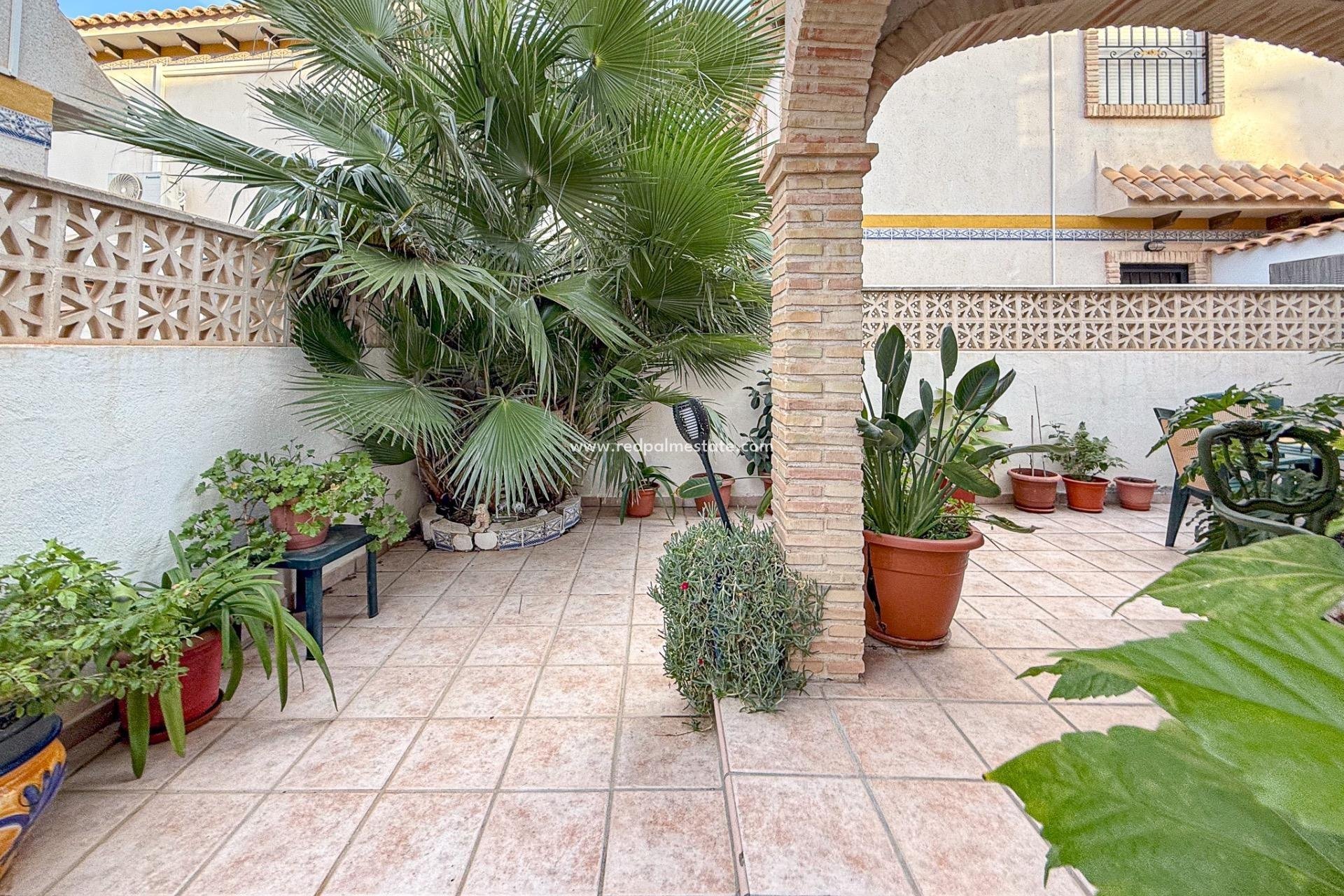 Återförsäljning - Fristående villa -
Torrevieja - Las calas