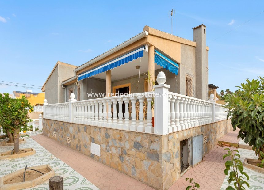 Återförsäljning - Fristående villa -
Torrevieja - Nueva Torrevieja - Aguas Nuevas