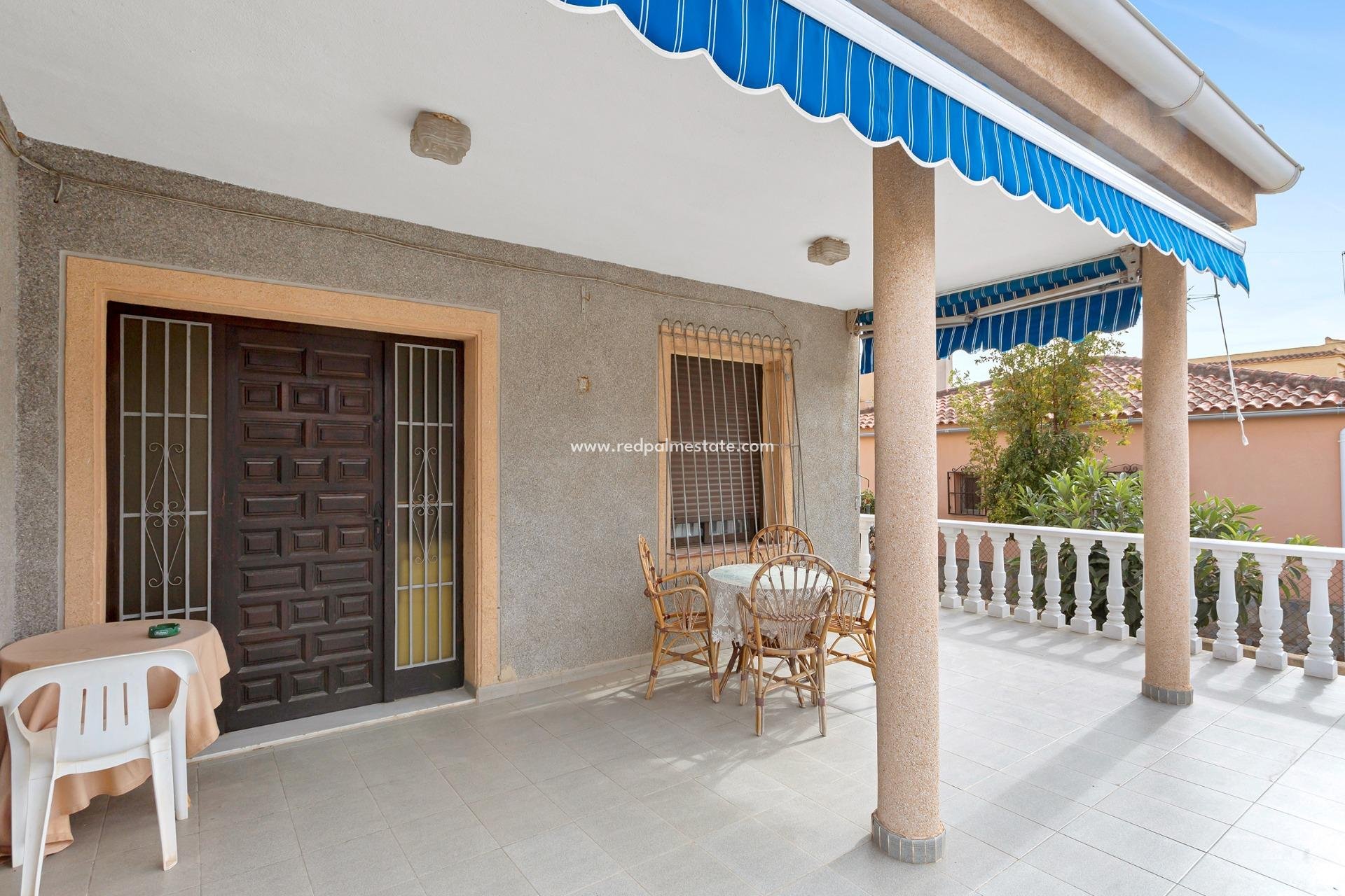 Återförsäljning - Fristående villa -
Torrevieja - Nueva Torrevieja - Aguas Nuevas