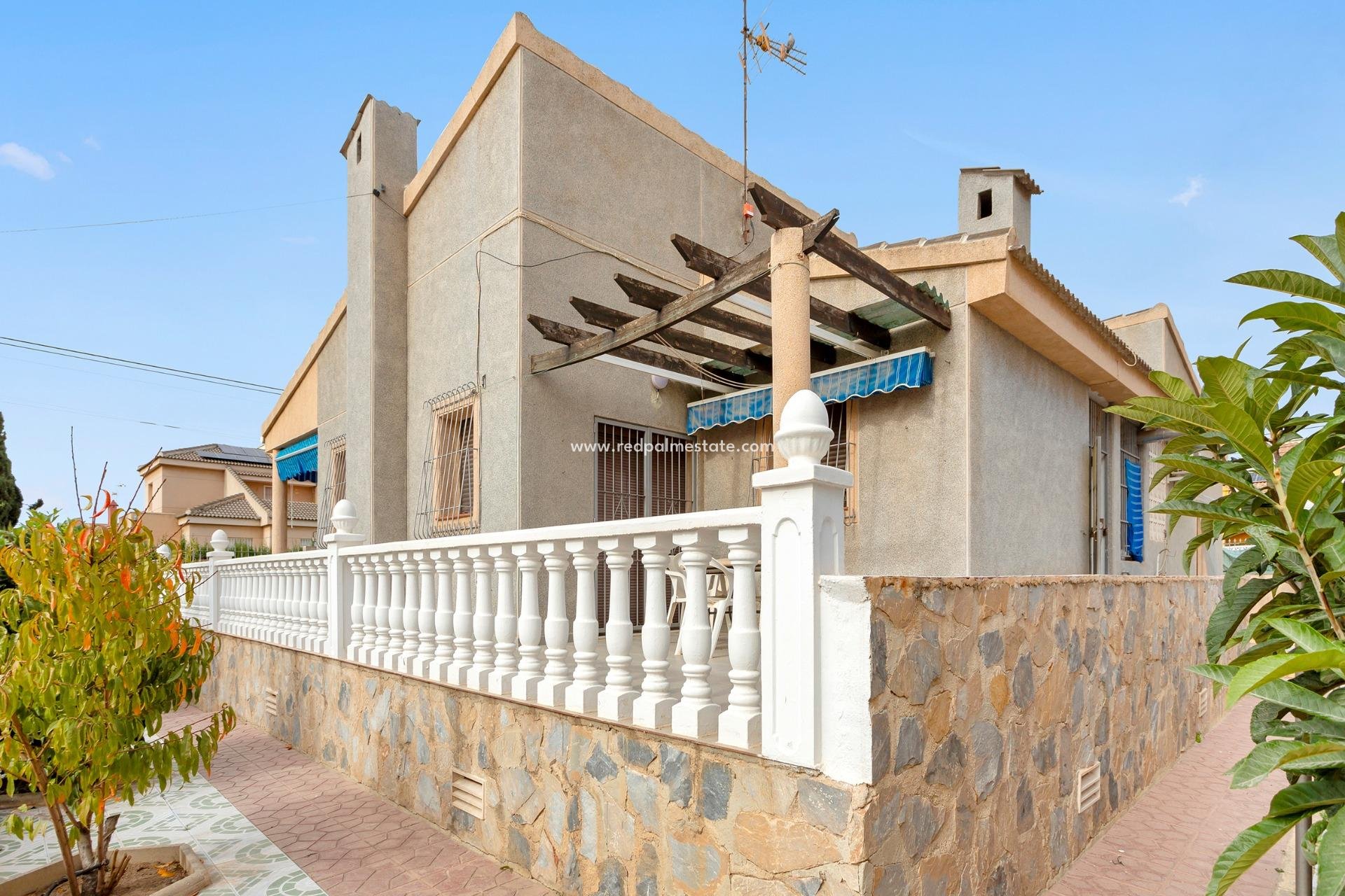 Återförsäljning - Fristående villa -
Torrevieja - Nueva Torrevieja - Aguas Nuevas