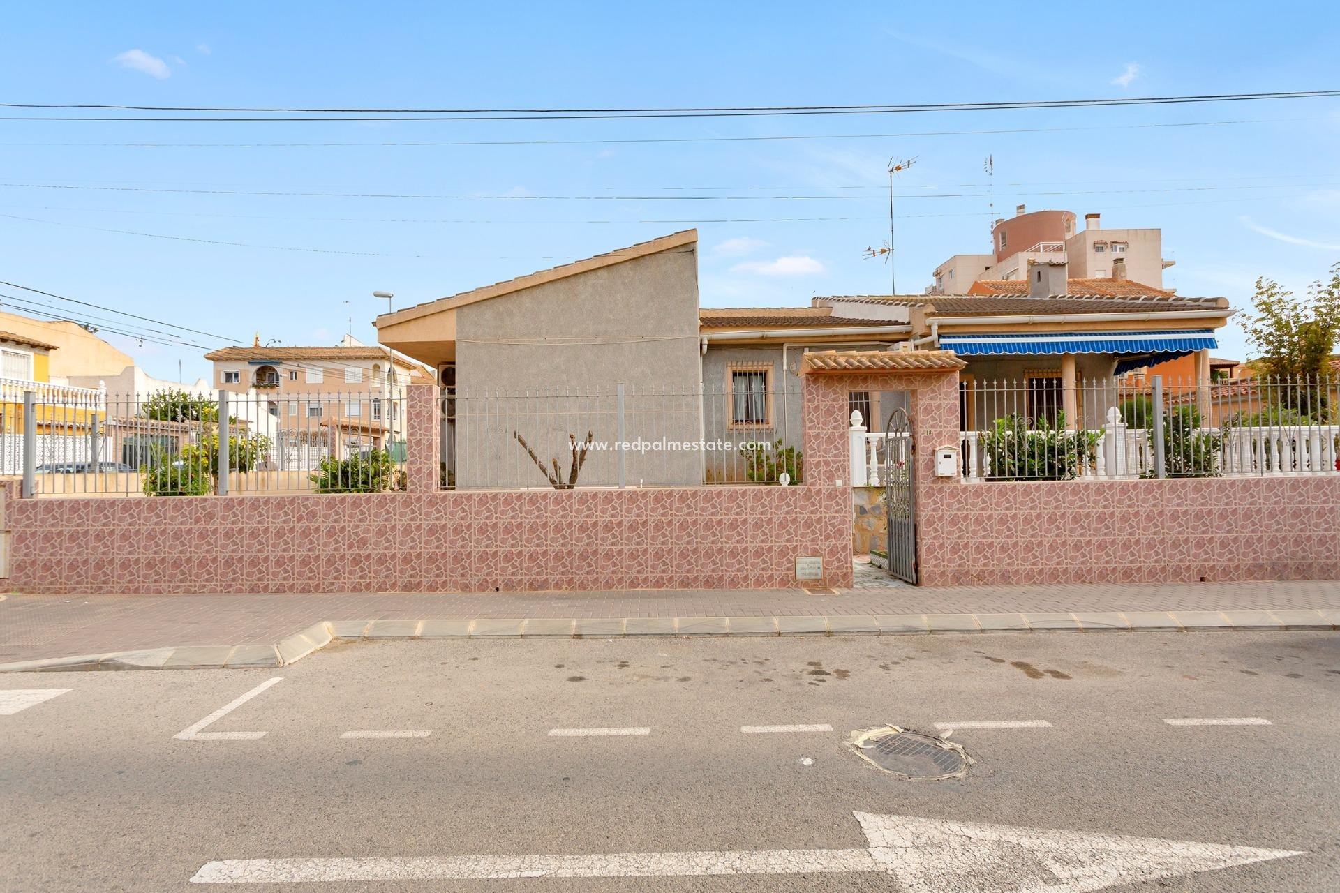 Återförsäljning - Fristående villa -
Torrevieja - Nueva Torrevieja - Aguas Nuevas