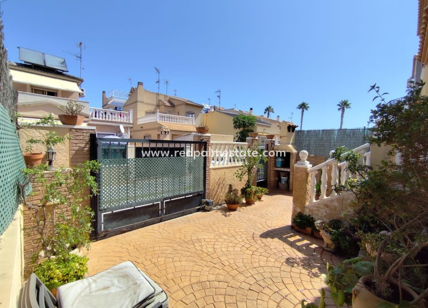 Återförsäljning - Fristående villa -
Torrevieja - Nueva Torrevieja - Aguas Nuevas