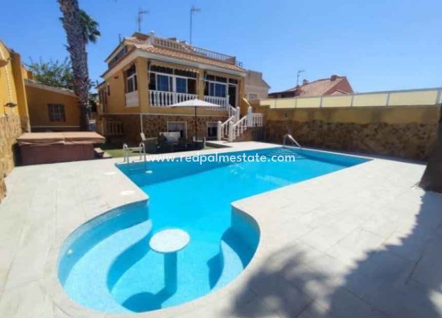 Återförsäljning - Fristående villa -
Torrevieja - Nueva Torrevieja - Aguas Nuevas