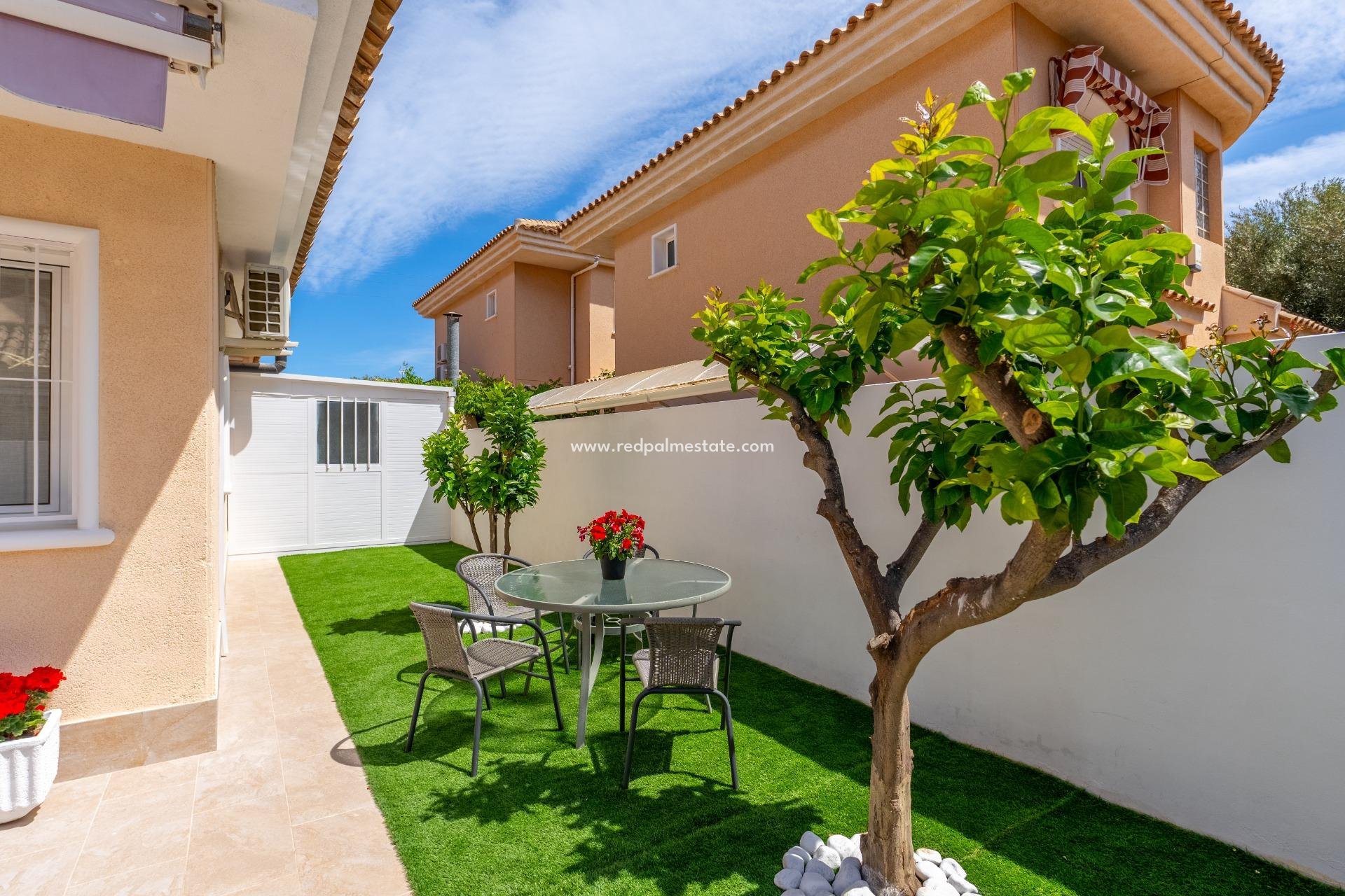 Återförsäljning - Fristående villa -
Torrevieja - Punta Prima