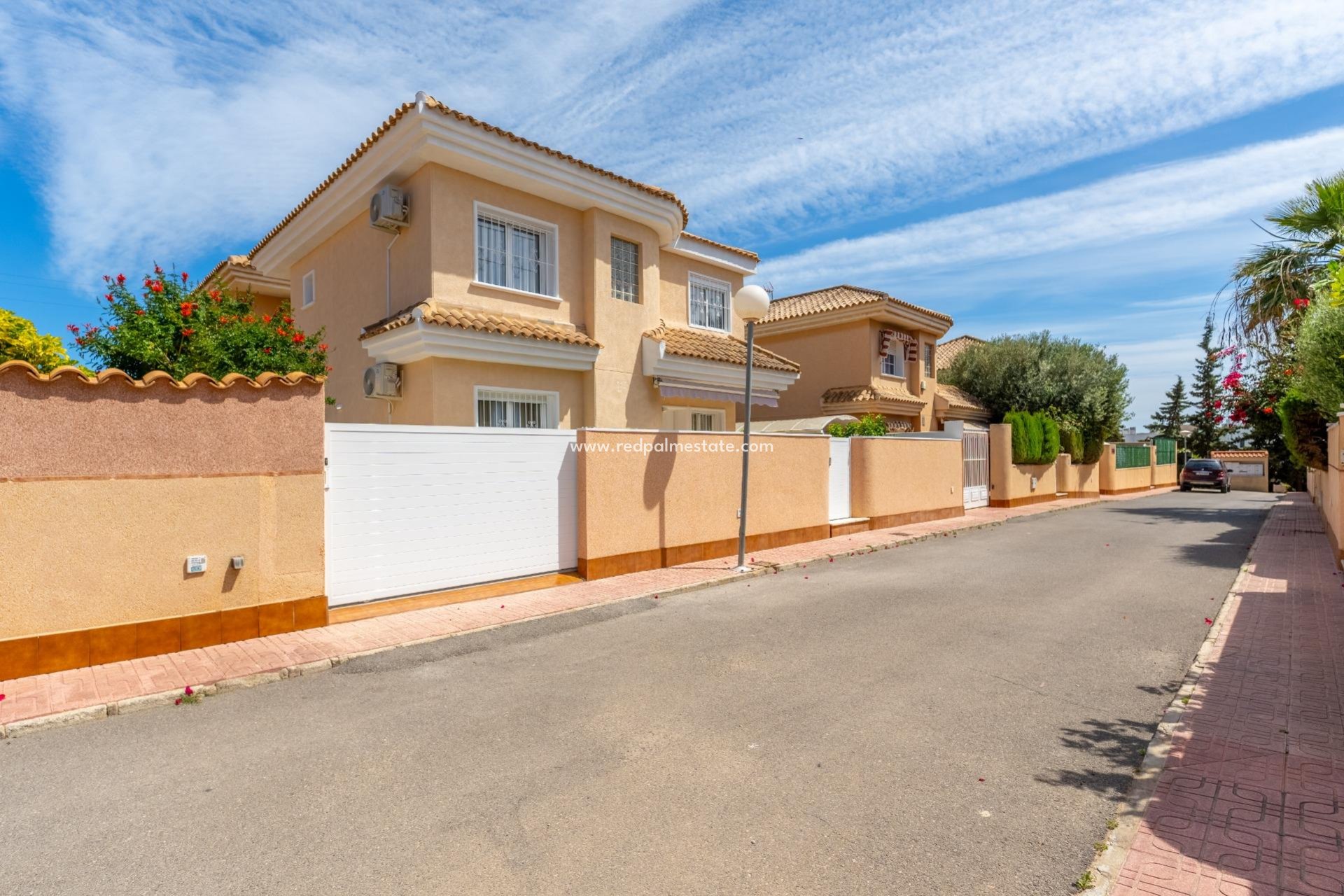 Återförsäljning - Fristående villa -
Torrevieja - Punta Prima