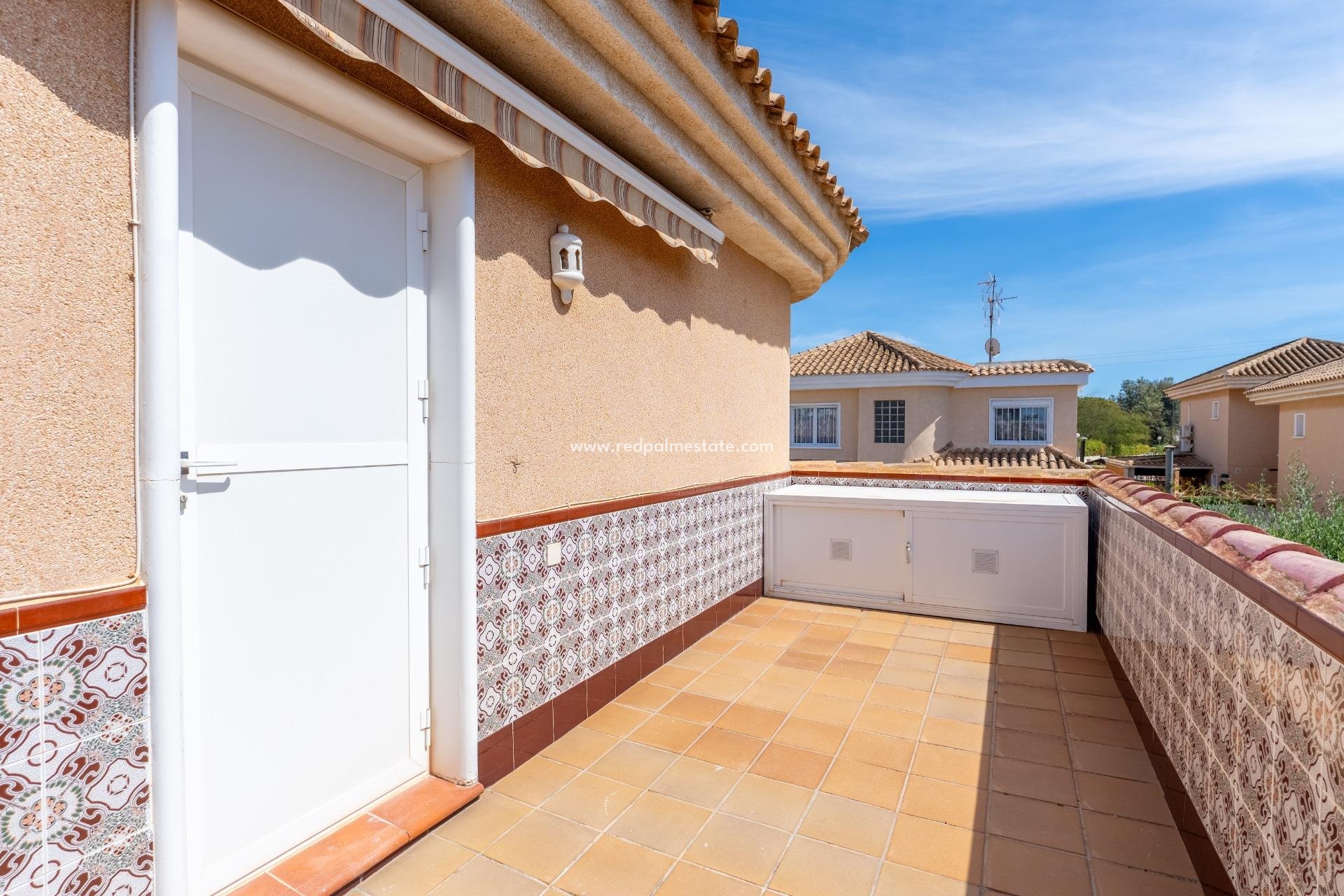 Återförsäljning - Fristående villa -
Torrevieja - Punta Prima